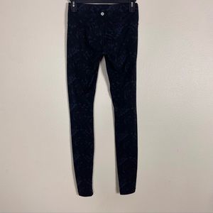 Lululemon Black & Blue Patterned Mid-Rise Wunder Under Leggings